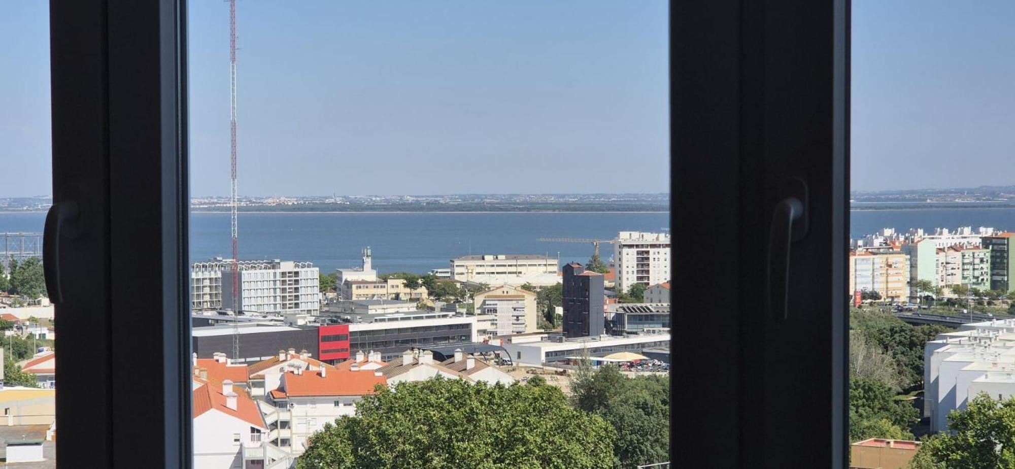 Apartamento Vistas Sobre O Rio Tejo Lisboa Exterior foto